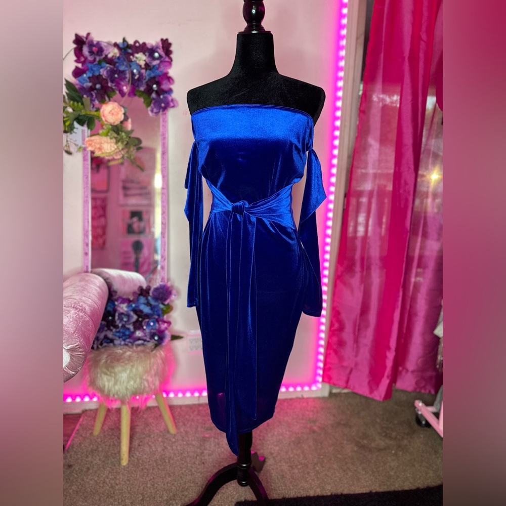Stay closet Velvet Midi dress
